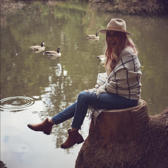 Meet your Posher, Nadia - Picture 4 of 4